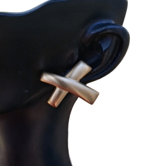 Vintage Monet Matte Gold X Earrings & Brooch Set (1980s) - Picture 2 of 7
